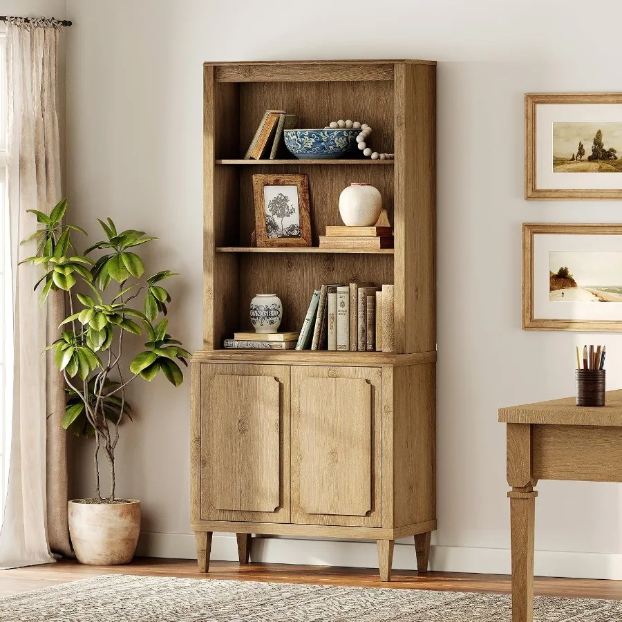 Bookshelf - リビングルーム用の、扉付きの高さ72.8cmの本棚。オーク材を使用し、自然な色合い。省スペース設計で、5段の収納スペースを備えています。